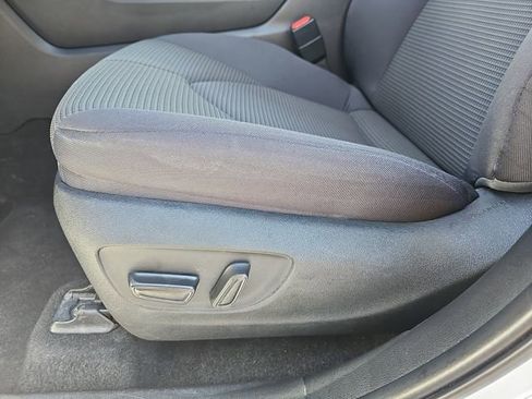 Used 2024 Toyota Highlander LE FWD image 17
