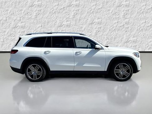Used 2025 Mercedes-Benz GLS 450 4MATIC image 2