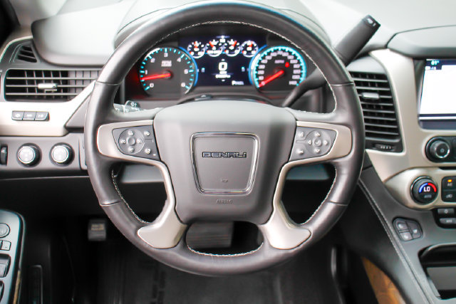 Used 2018 GMC Yukon Denali w/ Denali Ultimate Package AWD/4WD image 9