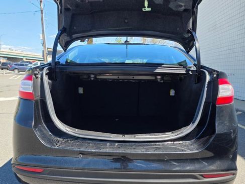 Used 2016 Ford Fusion SE FWD image 9