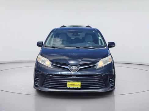 Used 2018 Toyota Sienna LE FWD image 2
