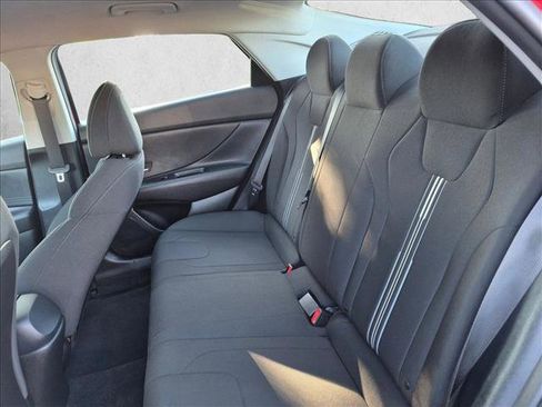 Used 2023 Hyundai Elantra SEL FWD image 17