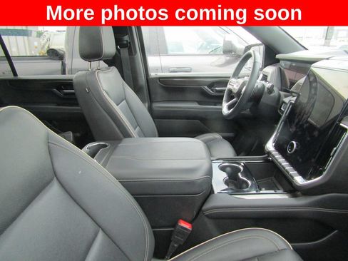 Used 2025 GMC Yukon XL Elevation AWD/4WD image 11