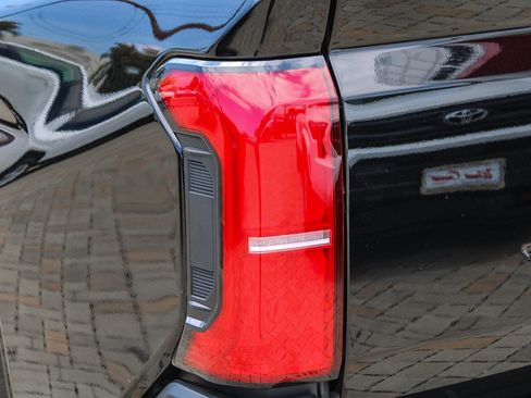 Used 2025 Toyota Tacoma SR RWD image 10