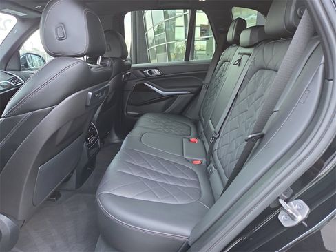 Used 2023 BMW X5 xDrive45e image 11