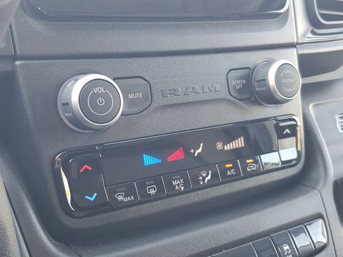 Used 2025 RAM ProMaster 2500 w/ Convenience Group image 16