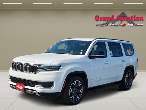 Used 2023 Jeep Wagoneer Series III w/ Preferred Equipment Group AWD/4WD image 3