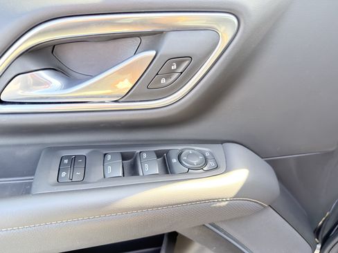 Used 2024 GMC Yukon SLT AWD/4WD image 26
