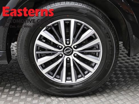 Used 2024 Nissan Armada SL w/ Captain's Chairs Package image 8