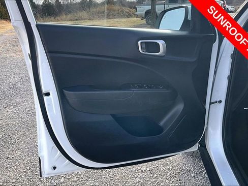 Used 2025 Hyundai Venue SEL FWD image 20