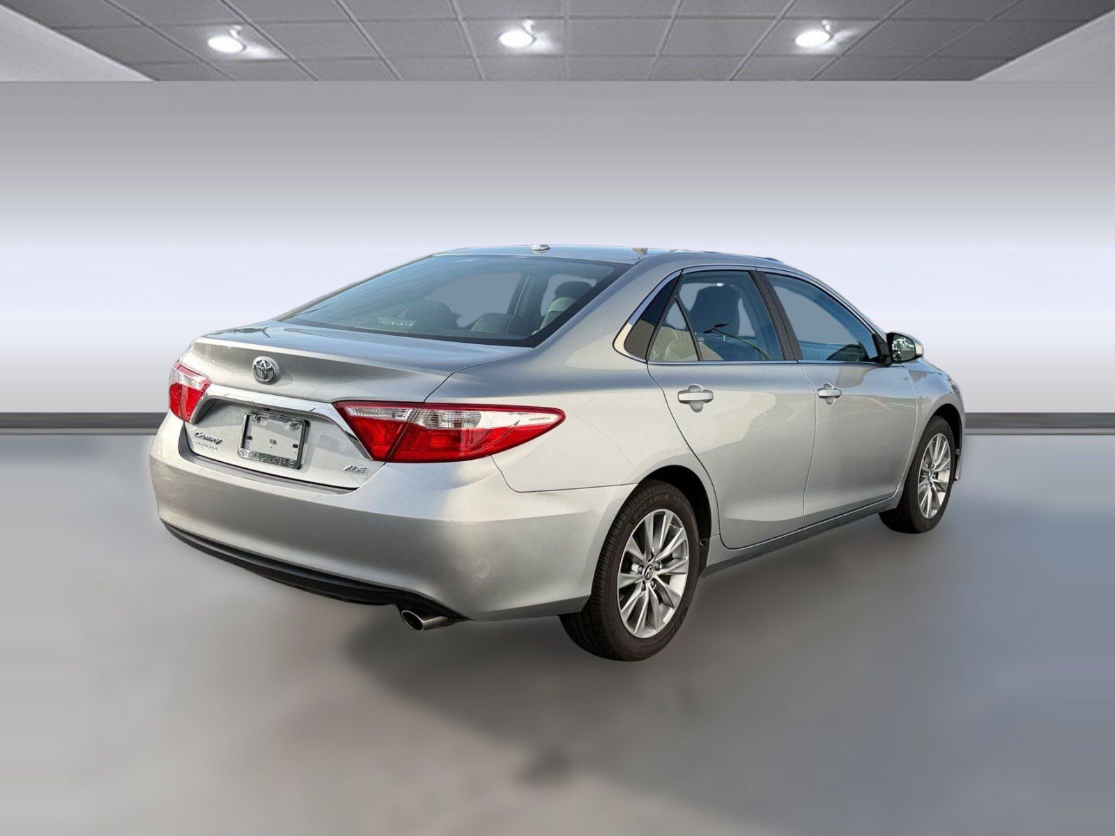 Used 2017 Toyota Camry XLE w/ Moonroof Package FWD image 9