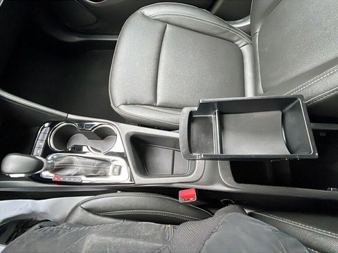 Used 2024 Buick Encore GX Sport Touring image 13