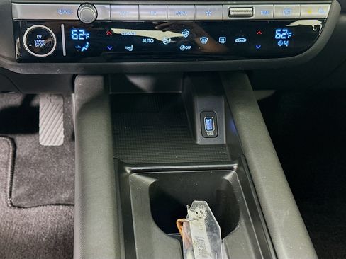 Used 2024 Hyundai Ioniq 6 SE RWD image 23