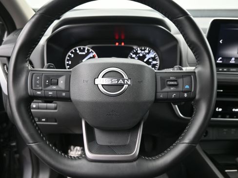 Used 2025 Nissan Rogue SV FWD image 13