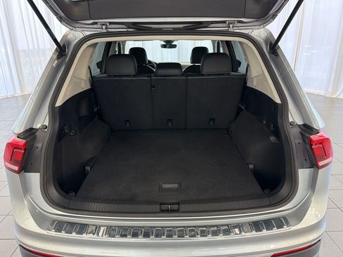 Used 2024 Volkswagen Tiguan SE AWD/4WD image 32