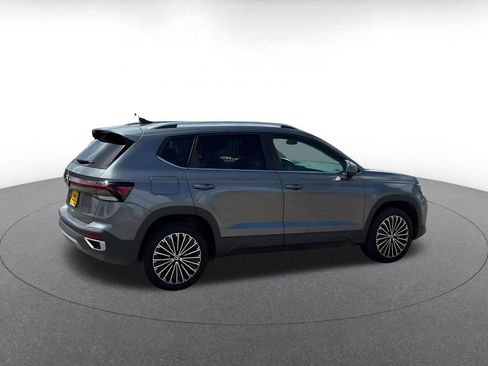 Used 2026 Volkswagen Taos SE FWD image 12