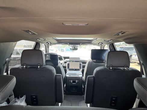 New 2026 GMC Yukon XL Denali w/ Denali Reserve Package AWD/4WD image 15