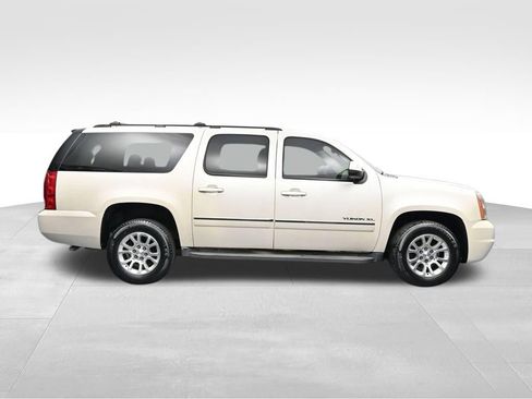Used 2011 GMC Yukon XL SLT w/ SLT-2 Equipment Package AWD/4WD image 6