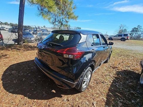 Used 2021 Nissan Kicks S image 2