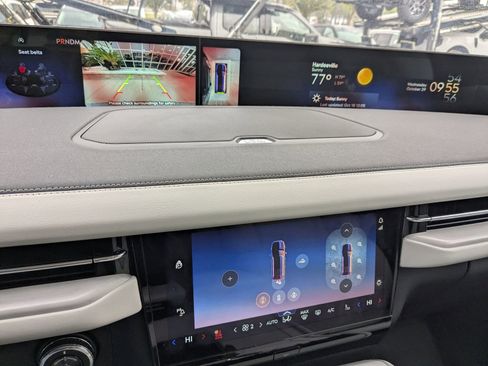 Certified 2025 Lincoln Navigator Reserve image 25