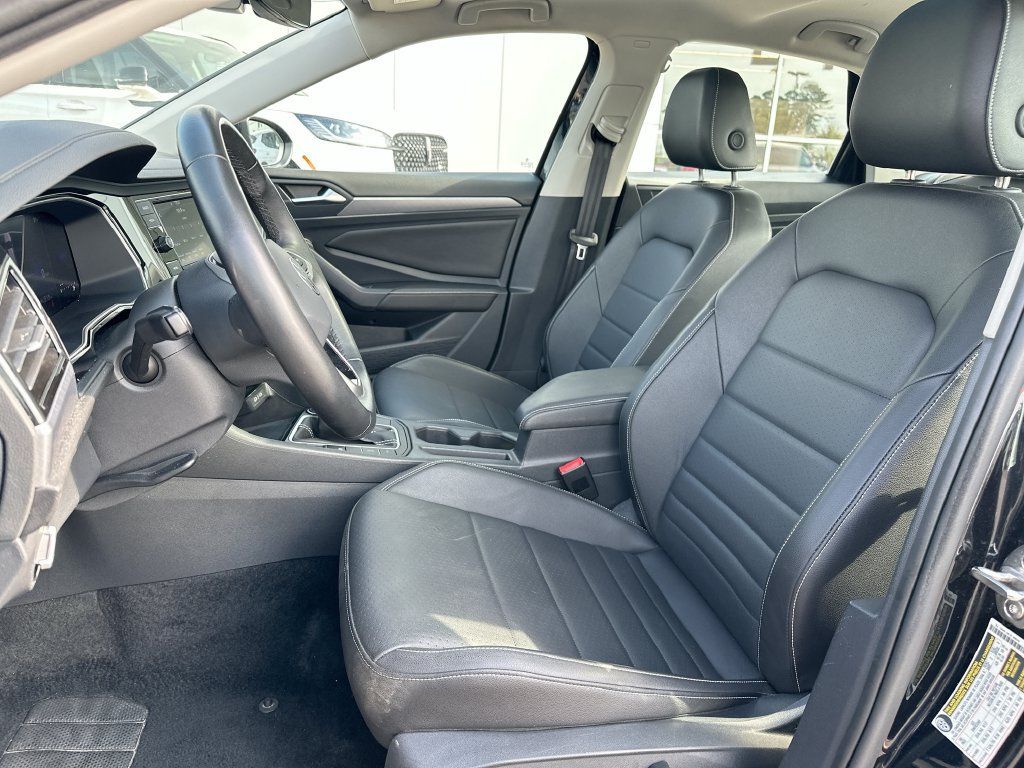 Used 2024 Volkswagen Jetta SE FWD image 8