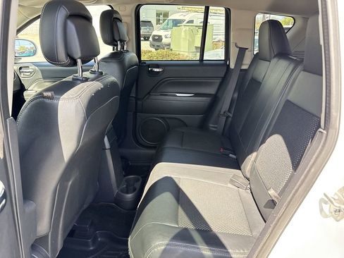 Used 2017 Jeep Compass Latitude image 23