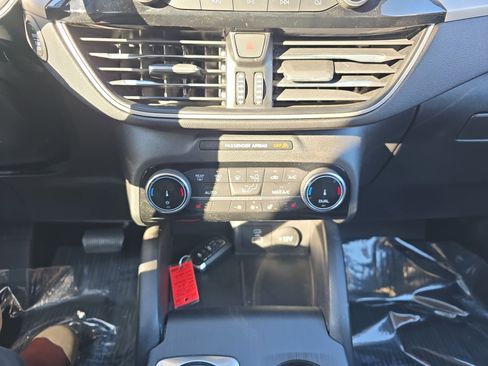 Used 2022 Ford Escape SEL image 23