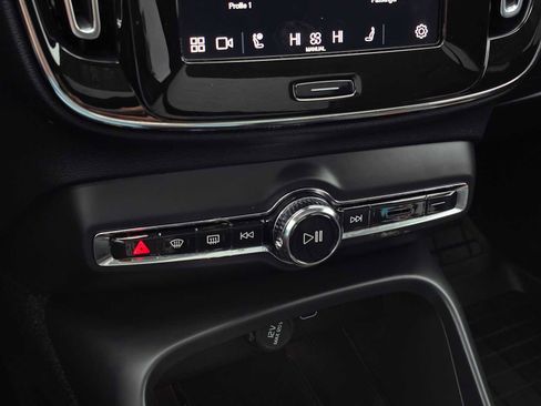 Certified 2023 Volvo XC40 B5 Plus w/ Driver Assist Package image 29