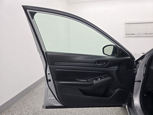 Used 2024 Nissan Altima 2.5 S FWD image 30