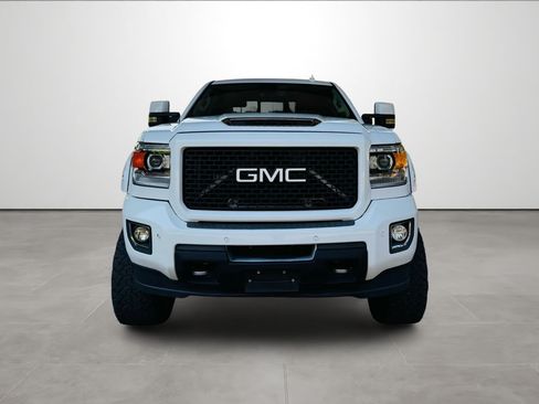 Used 2017 GMC Sierra 2500 Denali w/ Duramax Plus Package AWD/4WD image 10