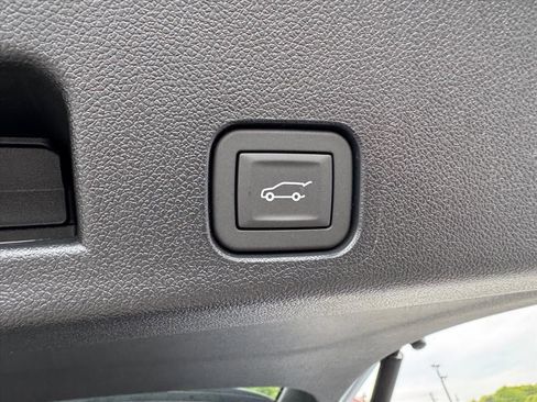 New 2026 Chevrolet Traverse High Country FWD image 8