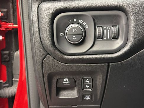 Used 2025 RAM 1500 Laramie w/ Night Edition image 33