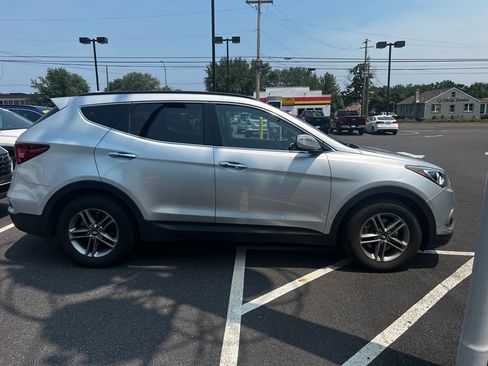 Used 2017 Hyundai Santa Fe Sport w/ 2.4L Tech Package 04 AWD/4WD image 4