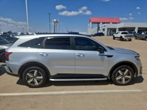 Used 2021 Kia Sorento EX w/ Panoramic Sunroof Package AWD/4WD image 4