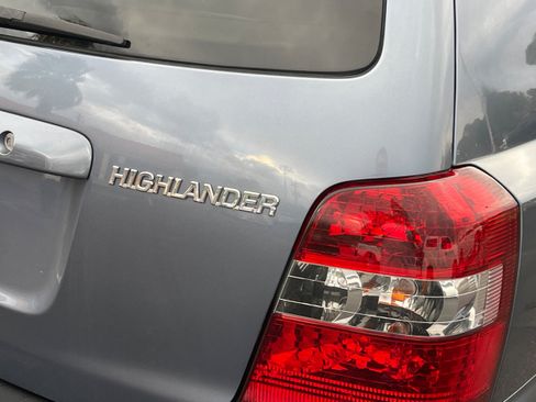 Used 2005 Toyota Highlander 2WD V6 w/ 3rd Row image 20
