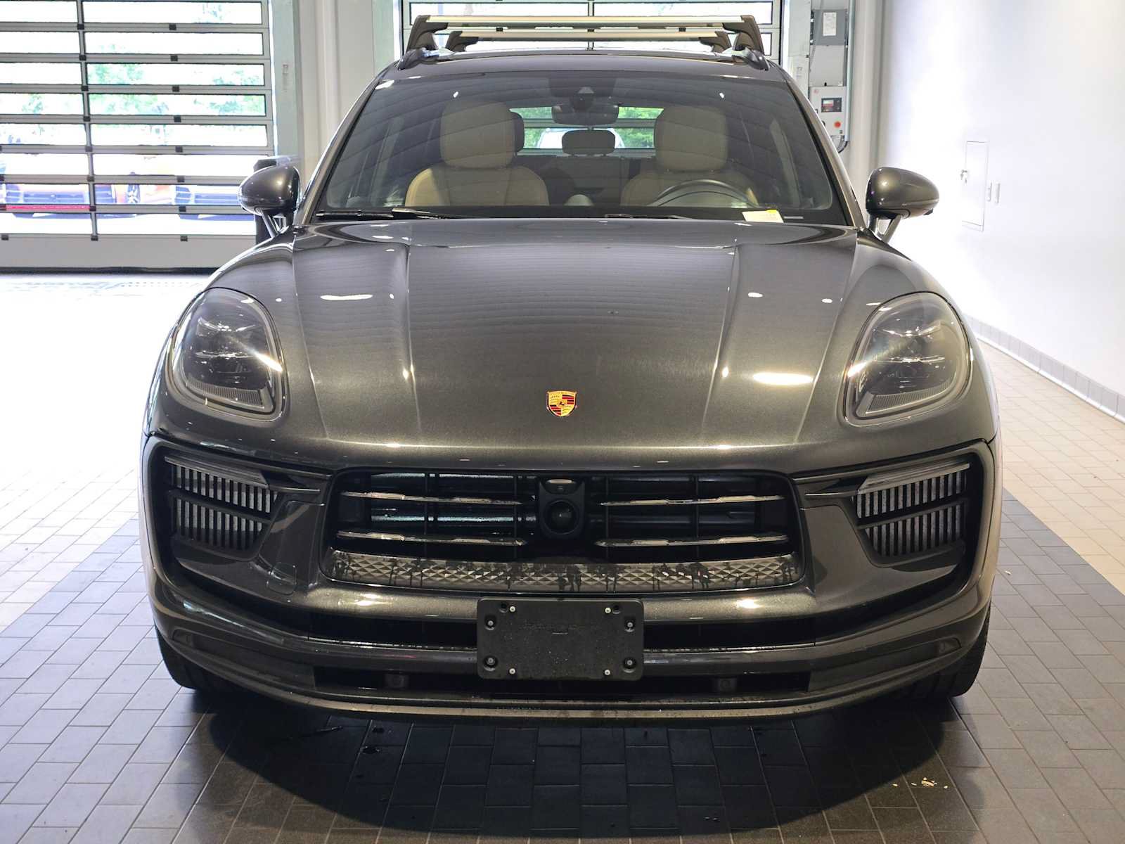 Used 2023 Porsche Macan S AWD/4WD image 10