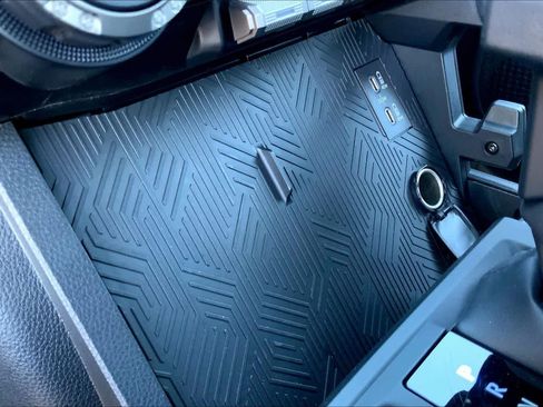 Used 2025 Toyota Tacoma TRD Off-Road image 33