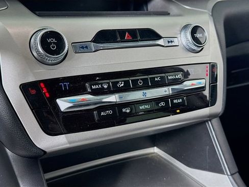 Certified 2021 Ford Explorer XLT image 15