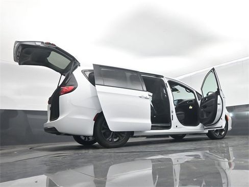 New 2026 Chrysler Pacifica Select image 69