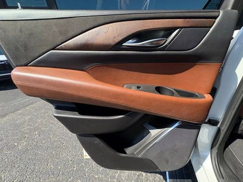 Used 2017 Cadillac Escalade Premium Luxury AWD/4WD image 30