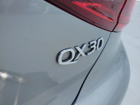 Used 2019 INFINITI QX30 w/ Cargo Package FWD image 8