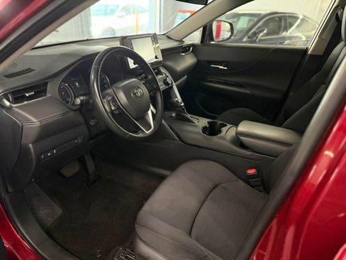 Used 2021 Toyota Venza LE w/ Carpet Mat Package (TMS) AWD/4WD image 16