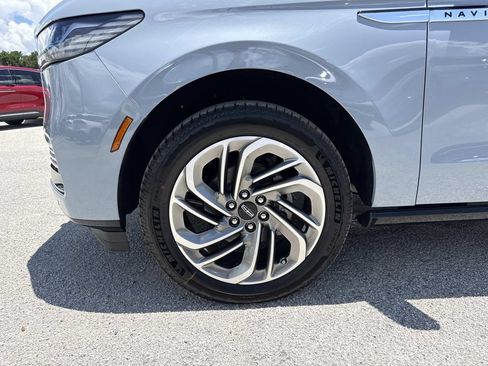 New 2026 Lincoln Navigator Reserve AWD/4WD image 11