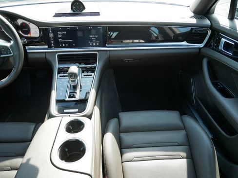 Used 2018 Porsche Panamera 4 image 11