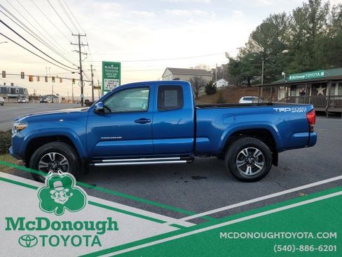 Used 2016 Toyota Tacoma TRD Sport image 2