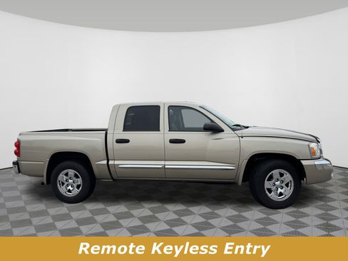Used 2005 Dodge Dakota Laramie image 2