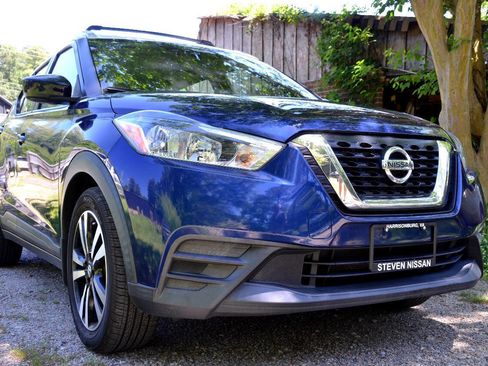 Used 2019 Nissan Kicks SV image 3