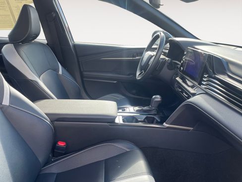 Used 2025 Toyota Camry SE image 15