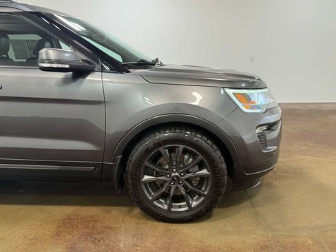 Used 2018 Ford Explorer XLT w/ Equipment Group 202A AWD/4WD image 31