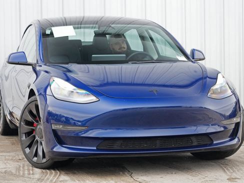 Used 2023 Tesla Model 3 Performance image 4